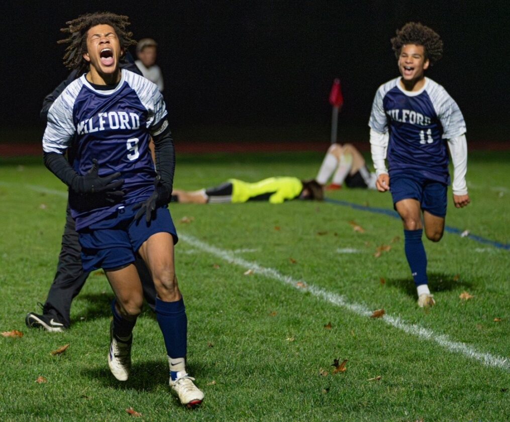 High School Tourneys Local survivors are on to the semis News